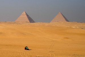 Egypt - Piramide tractor